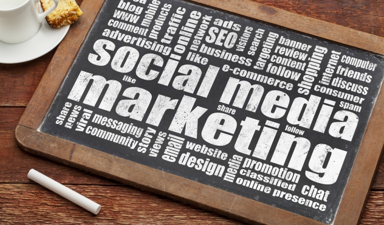 Social Media Marketing: Hire Professionals or Work In-House ?